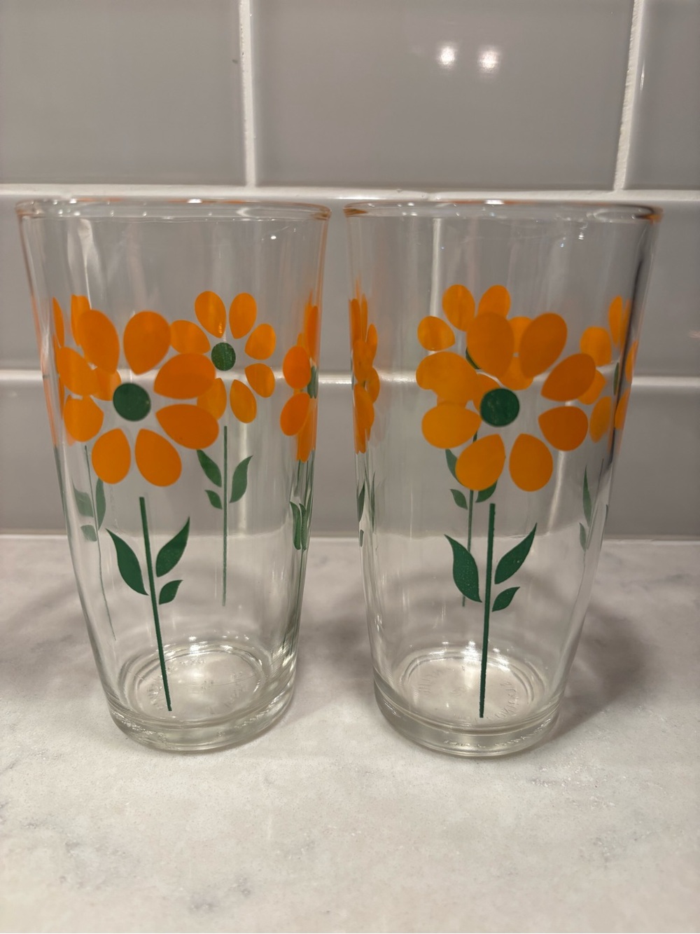 1960s mcm retro vintage orange daisy hazel-atlas sour cream  pint glasses